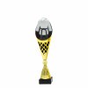 Karate auf einer schwarz-goldenen Trophäe A