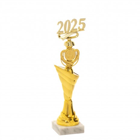 2025-Figur auf elegantem Sockel A