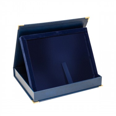 Geschenkbox für Holzplakette, blauer Plüsch 23x28 cm