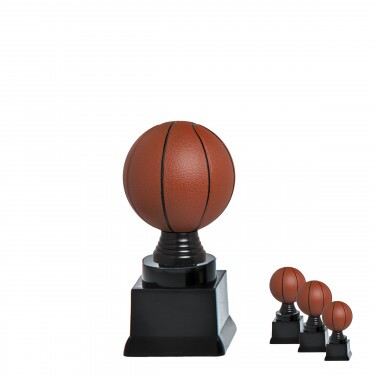 Bunter Basketball auf schwarzem Blocksockel C