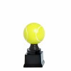 Tennisball auf schwarzem Blocksockel A