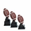 American-Football-Ball auf schwarzem Blocksockel A