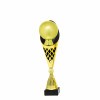 Fußball auf einer schwarz-goldenen Trophäe