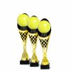 Tennisball auf einer schwarz-goldenen Trophäe C